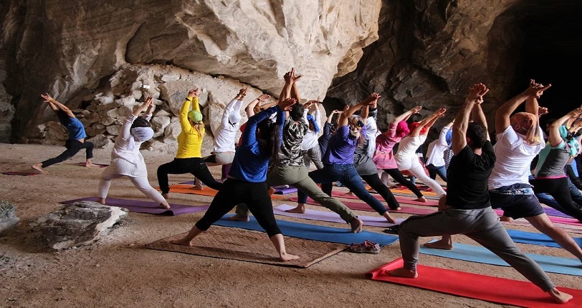 yoga_tour_desert